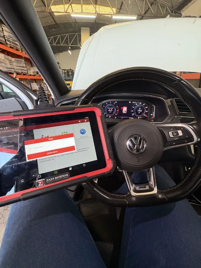 Scanner do Zazá em ação num carro com tecnologia embarcada